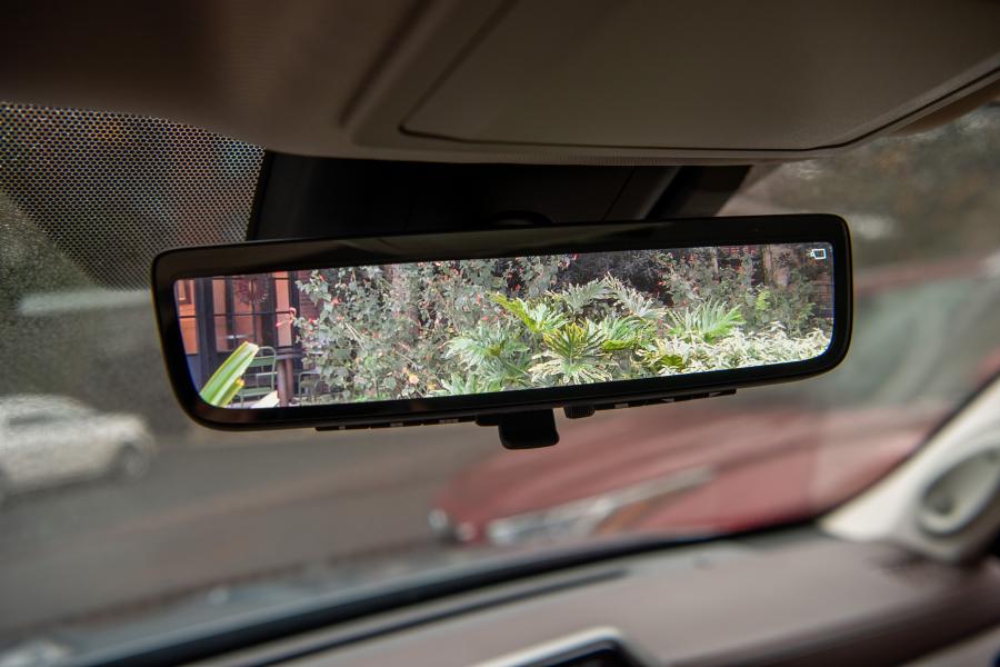 Детали интерьера Toyota Highlander Hybrid Platinum AWD 2019 года  (фото 61 из 67)